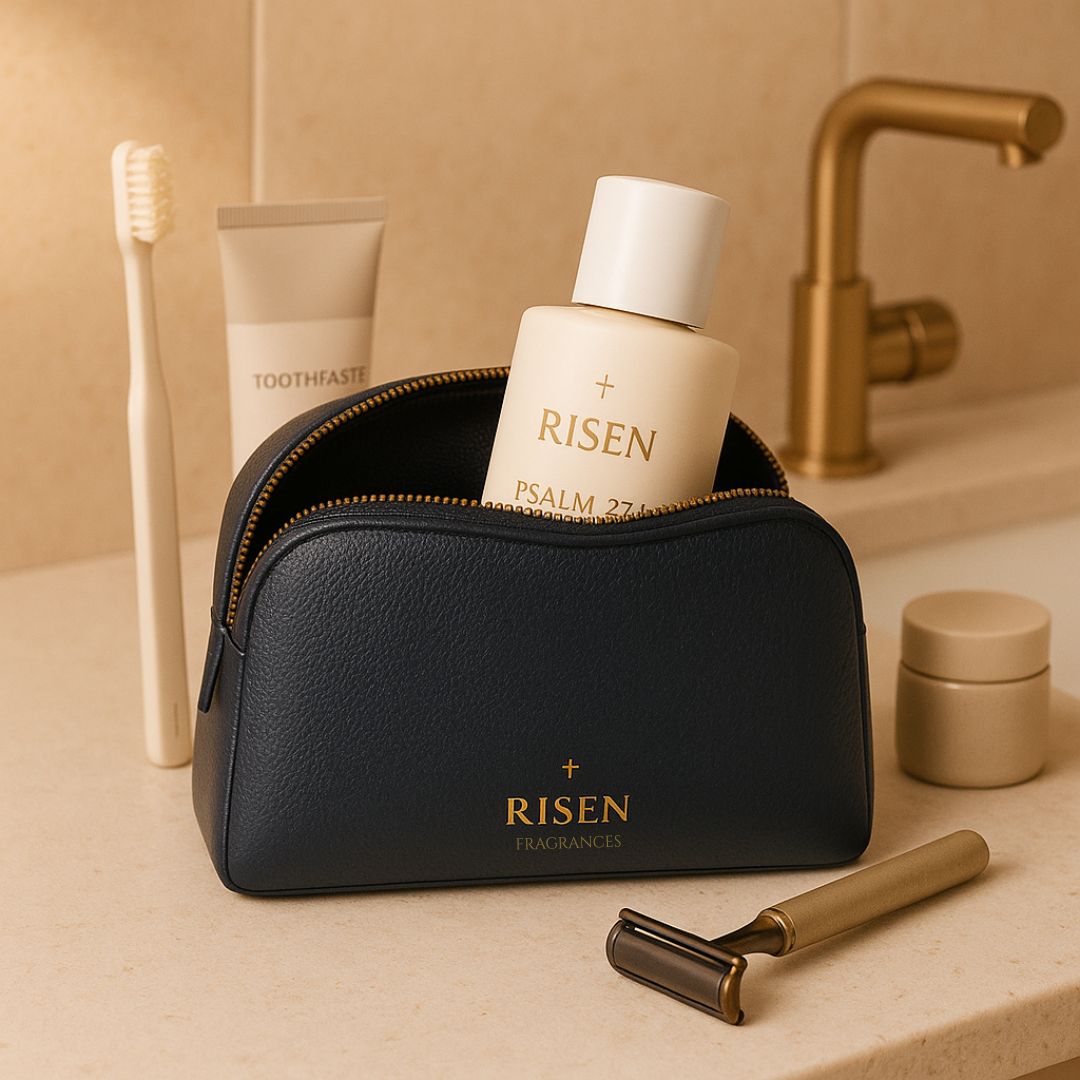 Risen Wash Bag in Deep Navy